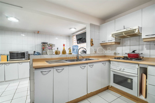 Casa En Venta De 3 Dorm.con Piscina, Lo Cañas, La Florida