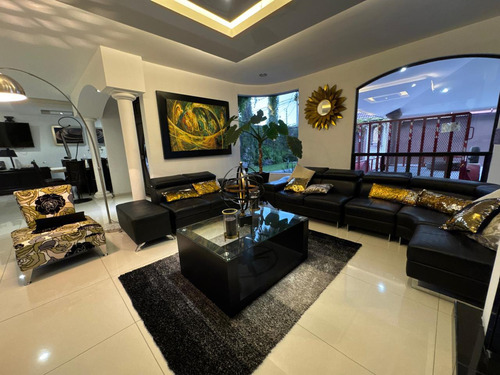 En Venta Espectacular Residencia En Los Bosques