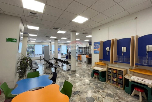 Arriendo Edificio Oficinas Y Gran Local En Bandera