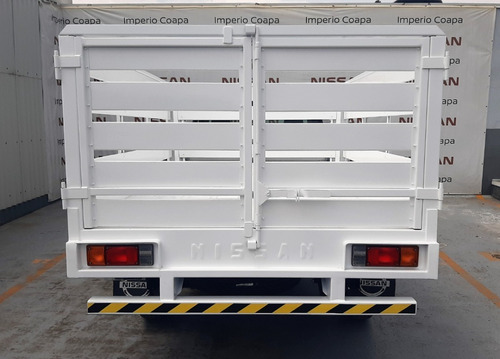 Imagen 6 de 14 de Nissan Np300 Estacas Ac 2022