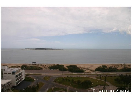 Imagen 2 de 30 de Piso Alto Frente Al Mar