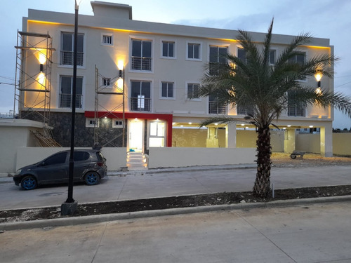 Condo Hotel En Venta A Solo 100 Metros De La Playa En La Romana