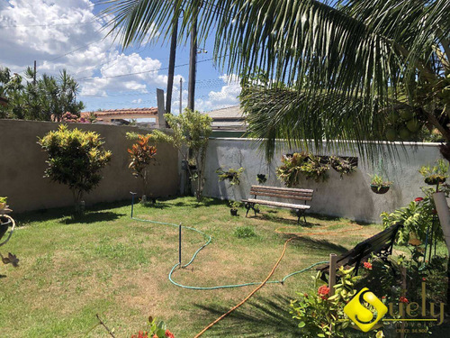 Imagem 14 de 15 de Se Encante Com Essa Bela Casa De Três Quartos Em Rua Residencial ! - 2234
