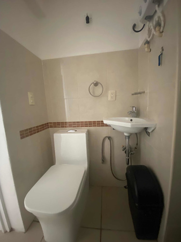 Imagen 3 de 10 de Renta De Habitación Con Entrada Independiente