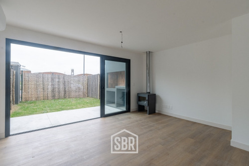 Venta Casa 3 Dormitorios Con Jardín En Parque Miramar