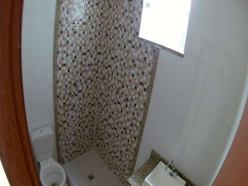 Imagem 17 de 30 de Macafé, Casa Linear, Com 2 Quartos 1 Suite, Sol Da Manhã, Piso Cerâmico, Janelas Em Blindex, Pias E Bancadas Em Granito Verde Ubatuba, Telhado Colonial, Terreno Com 150 M², Murado - Ca00200 - 32209136
