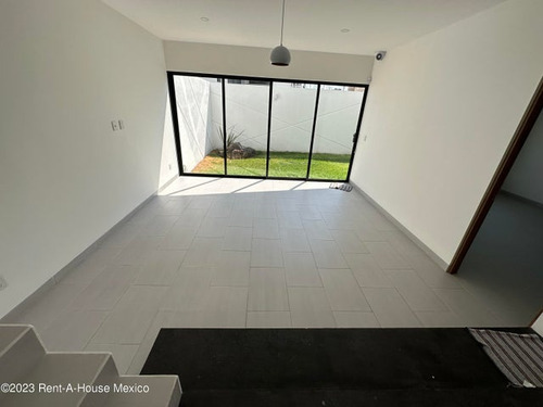 Casa Con, 4 Recámaras Con Baño Cada Una, Roof Garden. Zibatá, Venta