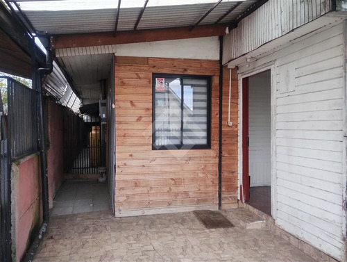 Vendemos Casa De 5d, 2b Con Excelente Ubicación En Valdivia