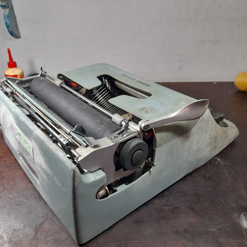 Imagem 5 de 9 de Máquina De Escrever Olivetti Studio 44 Pra Conserto Ou Pecas