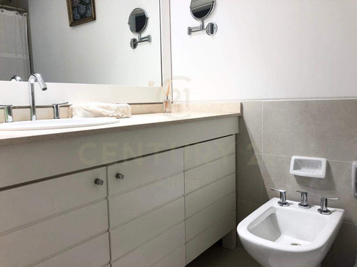 Alquiler Apartamento En Carrasco Tipo Casa, Con Piscina De Uso Exclusivo