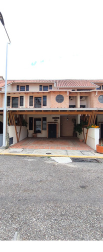 Alquiler Casa  La Castellana Jc 