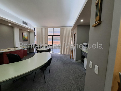 Bella Oficina En Venta Amoblada Zona Centro Calle Rivas Maracay 25-17456 Hc