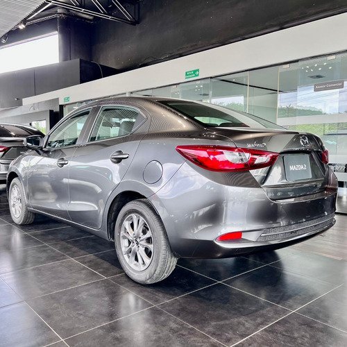 Imagen 5 de 13 de Mazda 2 Touring Sedan At Machine Gray