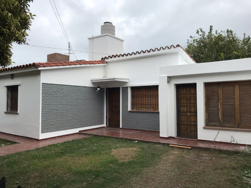 Los Naranjos, Hermosa Zona, Sobre Calle Principal Del Barrio.- Apta Credito Bancor!