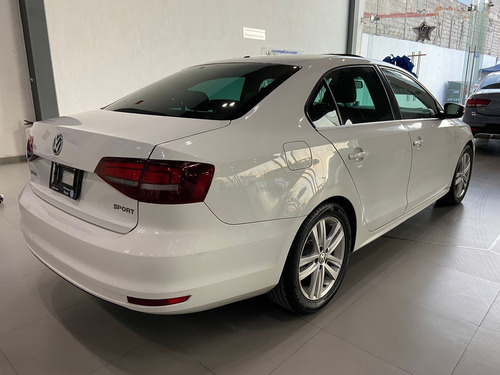 Imagen 8 de 15 de Volkswagen Jetta 2017 2.5 Sportline Tiptronic At