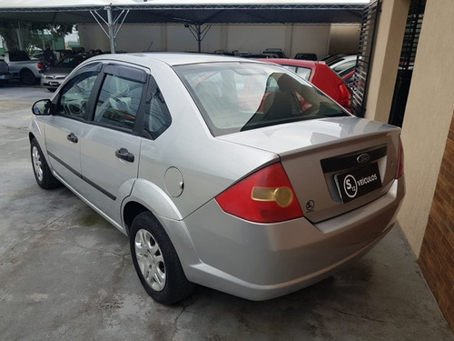 Imagem 3 de 5 de Ford Fiesta 1.6 Mpi Sedan 8v Flex 4p Manual