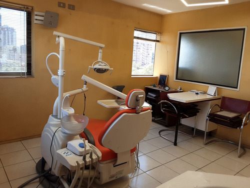 Se Vende 2 Oficinas/consulta Medica, Cdte Whiteside Con La M