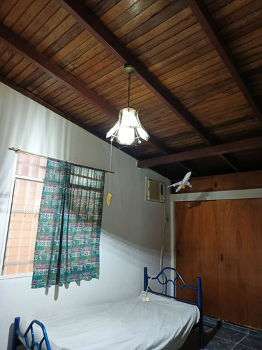 Casa / Venta / Turmero/ Urb. Valle Lindo / 182m² / 3 Hab/ 2 Baños/ 4 Pe/ 4 Maleteros