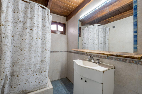 Venta/permuta - Casa Planta Alta, 4 Dormitorios - Centro, Rosario.