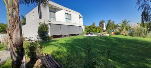 Dueño Directo. Vendo Casa Dueño Directo, Vende En El Canton , Casa Moderna De Diseño Minimalista A La Laguna Con 40m De Costa Propios, Parque Y Piscina Con Solarium