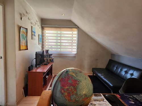 Casa En Venta De 3 Dorm. + Servicio En Colina