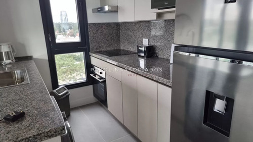 Apartamento En Venta De 2 Dormitorios En Edificio View, Punta Del Este.