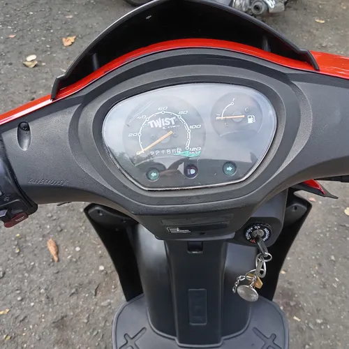 Kymco Twist Modelo 2021 Tarjeta Multicolor