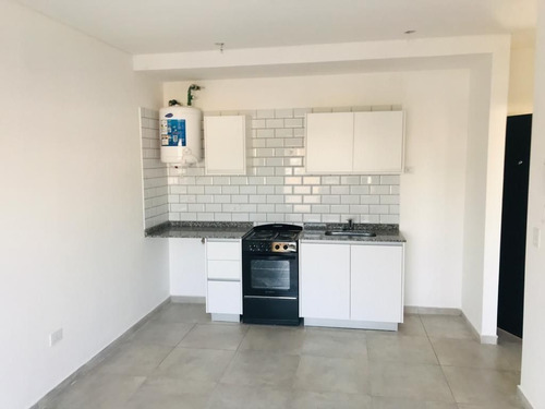 Imagen 3 de 14 de Departamento En Venta En José C Paz