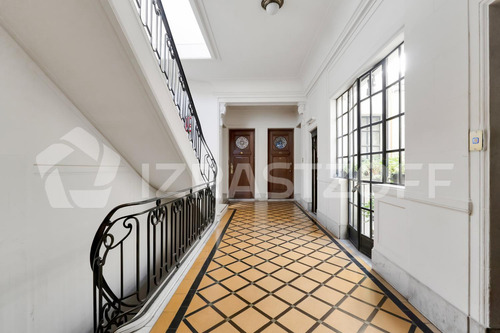 Departamento Francés En Venta En Recoleta. 4 Ambientes