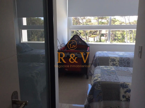 Imagen 27 de 30 de Venta Y Alquiler De Moderno Departamento De Tres Dormitorios Más Dependencia A Pasos De Playa Brava
