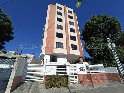 Apartamento En Venta En Urb. El Limón, Maracay. 24-9933. Lln