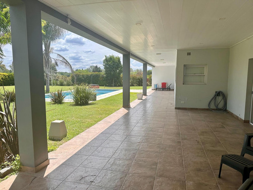 Casa En Venta 5 Ambientes Con Cochera, Pileta, Galeria