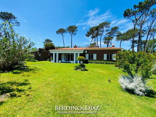 Herrmosa Residencia En Playa Mansa- Ref: 793