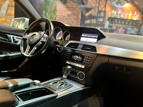 Imagem 13 de 17 de Mercedes C250