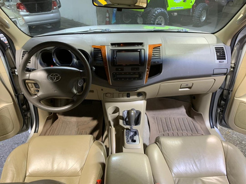 Imagen 10 de 16 de Toyota Fortuner 4x4 Año 2010