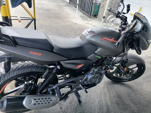 Pulsar 180 Gris Neon
