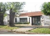 Comprar Casa Sobre Terreno De 11 M  X 43,40 M. Antigua Construcción .habitada Por Sus Dueños.