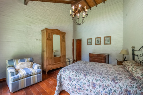 Casa 6 Dormitorios Con 4 Cocheras Highland Park