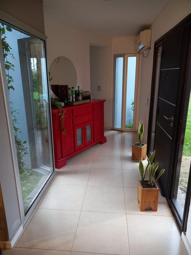 Casa En Venta - 2 Dormitorios 1 Baño - Cochera - 2.008mts2 - Castelli