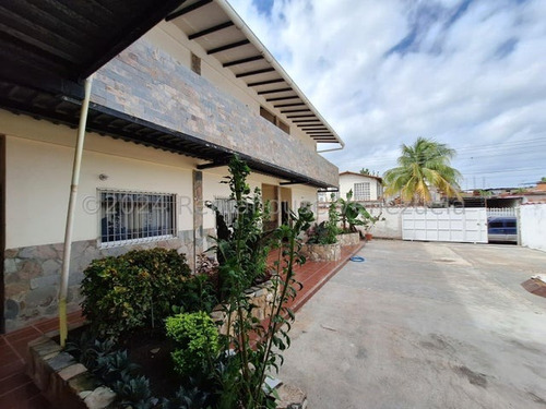 Apartamento Tipo Estudio En Alquiler Santa Rita Av Principal Baño Cocina Estacionamiento Estef 25-13994