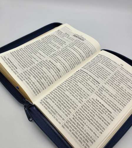 Imagen 6 de 8 de Biblia Reina Valera 1960 Letra Grande Sentipiel Azul Cierre
