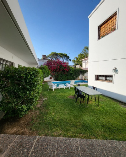 Imagen 18 de 20 de Jardin Espinosa, Casa De 4 Dormitorios En Venta, Pileta, Quincho, 4 Baños