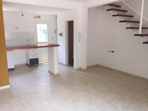 Imagen 6 de 27 de En Venta. Triplex Con Patio Y Cochera. San Miguel