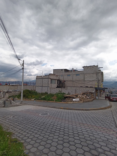 Venta Lindo Terreno Esquinero De 200 Mts2 Plano.