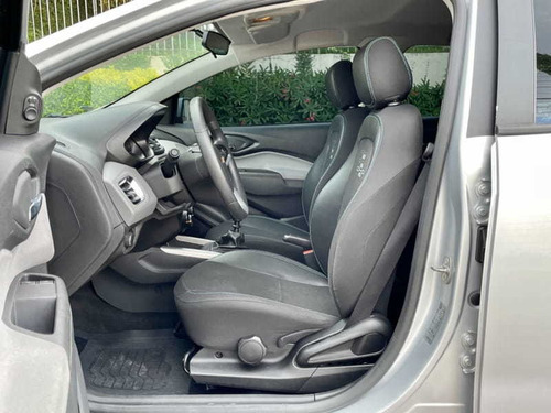 Imagem 10 de 15 de Chevrolet Onix 1.4 Mt Lt 2019