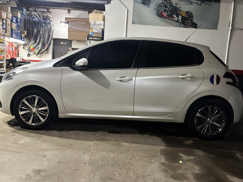 Peugeot 208 1.6 Allure Touchscreen