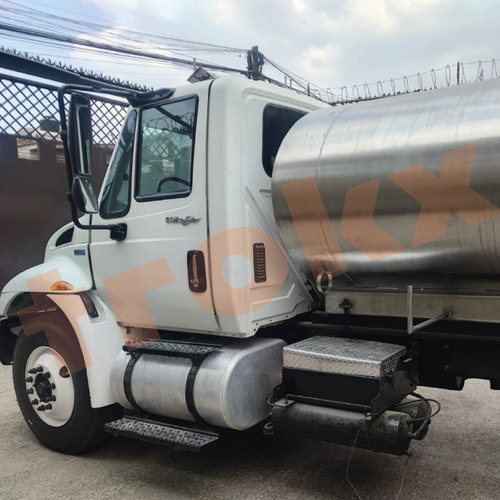 International 4300 Modelo 2013 Con Pipa De Acero Inoxidable