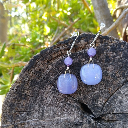 Imagen 2 de 4 de Arete Largo Vetas Moradas