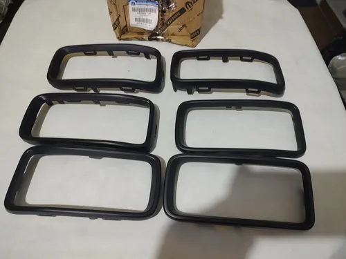 Kit Moldura Grade Dianteira Cor Preta Com 6 Peças Renegade Kit Moldura Grade Dianteira Cor Preta Com 6 Peças Renegade