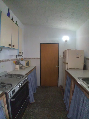 Se Vende Casa 200m2 3h/2b/2p Lecumberry Cúa 0799